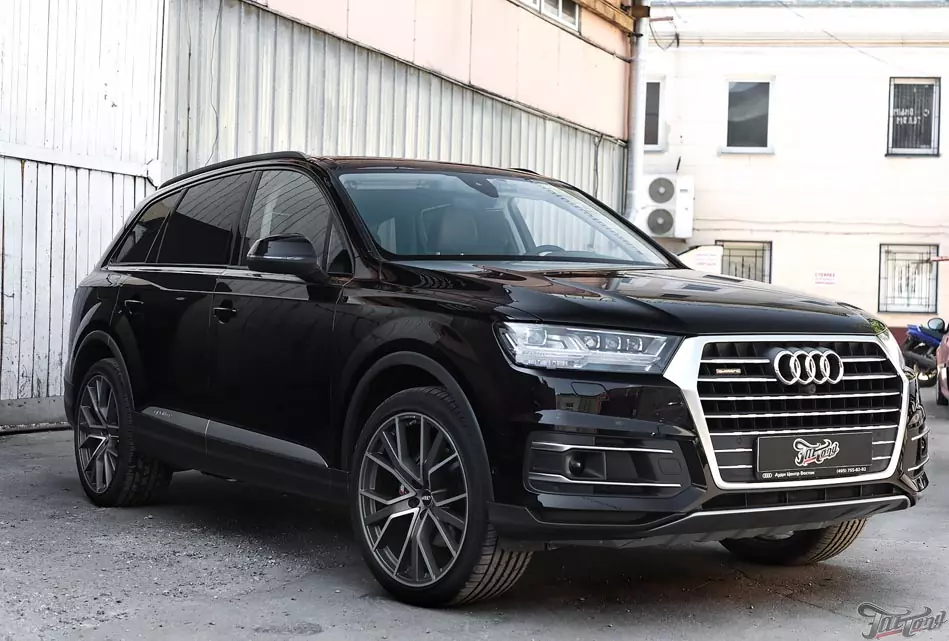 Audi Q7. Окрас суппортов. Антихром оконных молдингов. Тонировка задних фонарей.